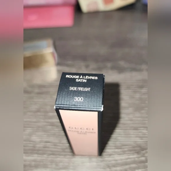 Gucci Rouge À Lèvres Satin Lip Colour Rouge A Levres (Sadie Firelight, #300) - Picture 3 of 3